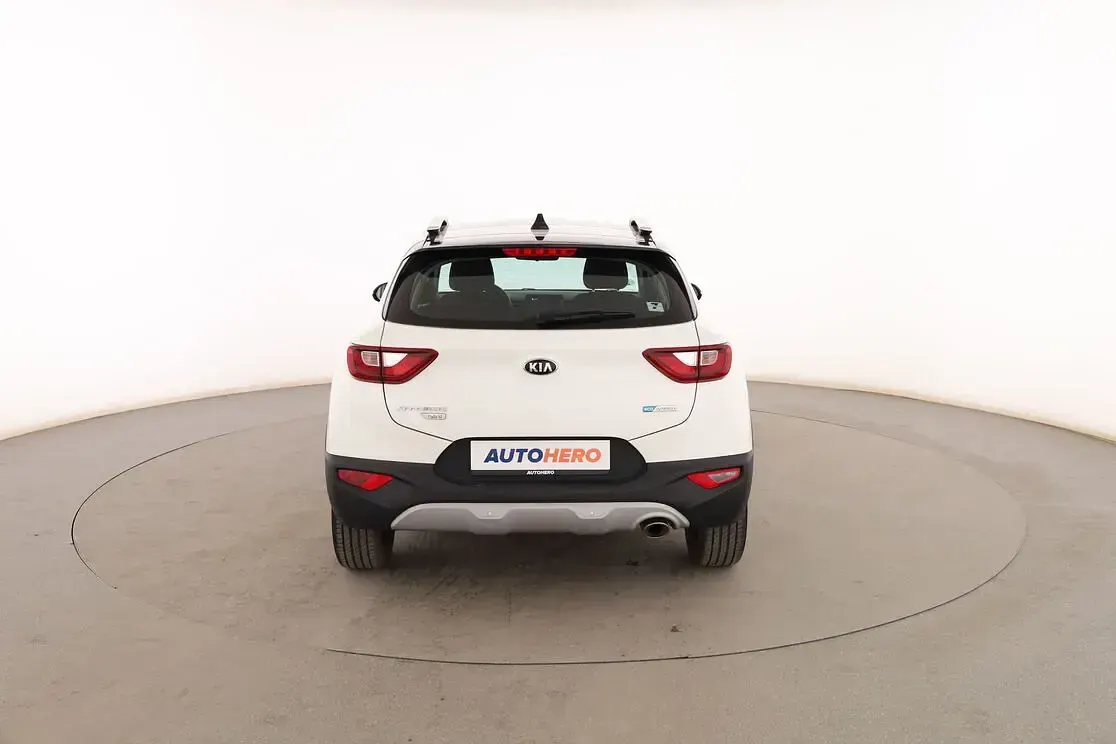 Usado Kia Stonic 101 CV (74 kW) 2021 Blanco SUV