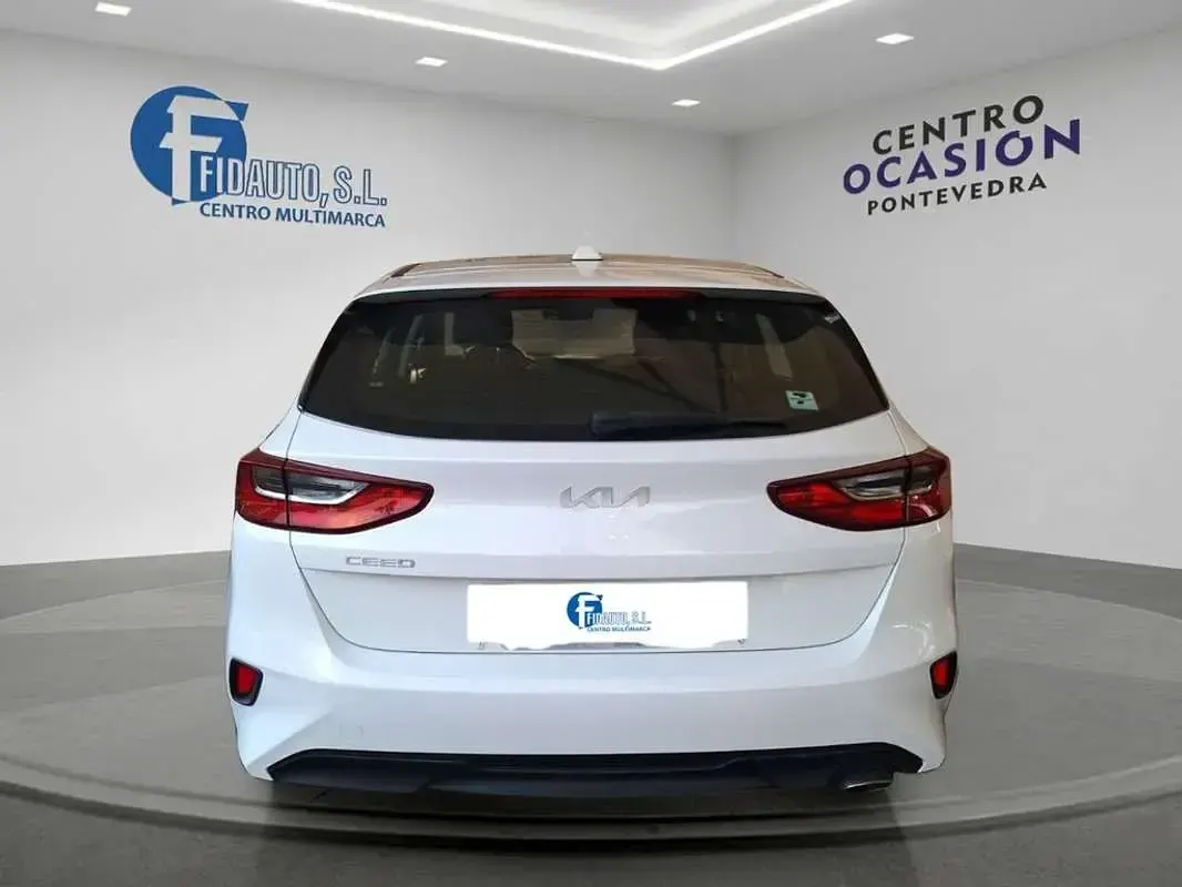 Usado Kia Ceed 120 CV (88 kW) 2023 Blanco Utilitario