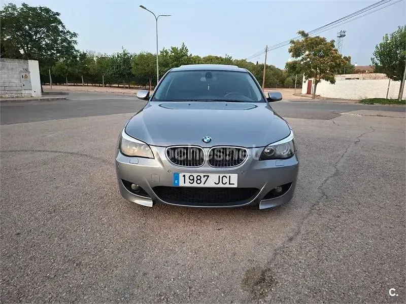 Usado BMW 525 177 CV (130 kW) 2007 Gris / plata Berlina