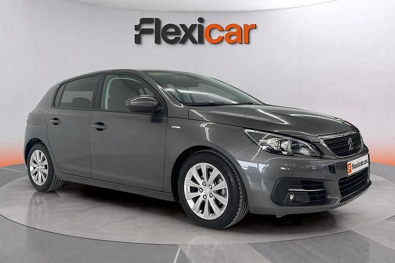 Usado Peugeot 308 Access 131 CV (96 kW) 2020 Gris Berlina