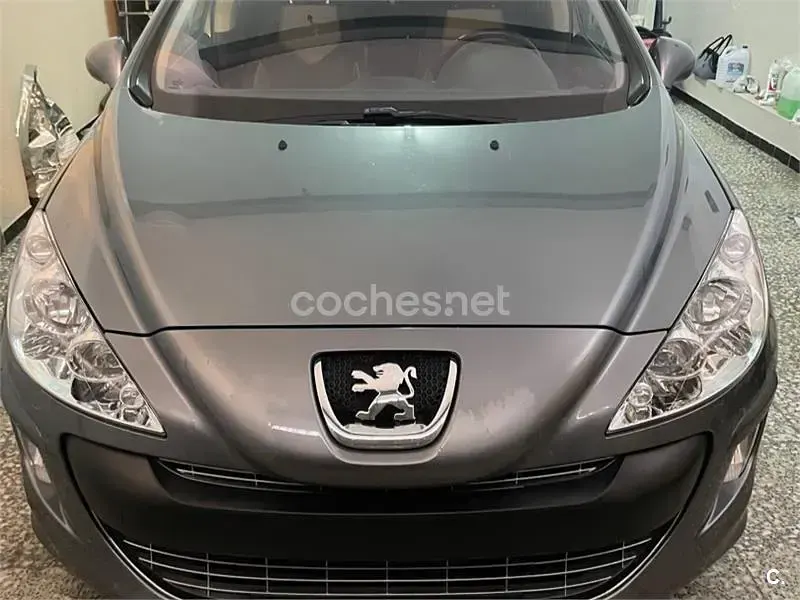 Usado Peugeot 308 Premium 110 CV (80 kW) 2009 Gris / plata Berlina