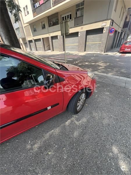 Begagnad Renault Clio IV Evolution 105 HK (77 kW) 2012 Röd Sedan