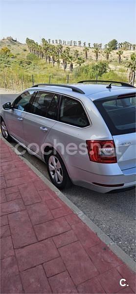 Usado Skoda Octavia 130 CV (95 kW) 2020 Gris / plata Familiar