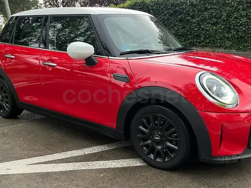 Begagnad Mini Cooper 136 HK (100 kW) 2022 Röd Halvkombi