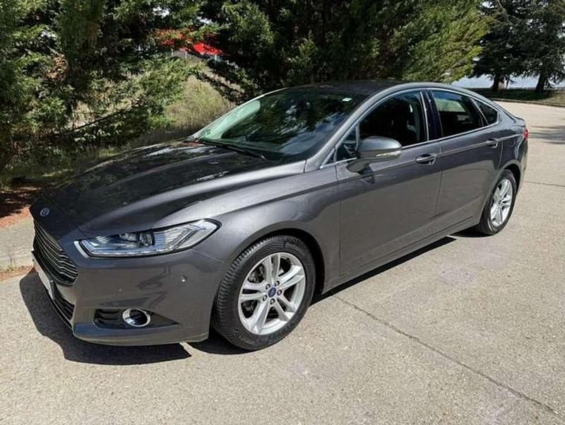 Usado Ford Mondeo Titanium 160 CV (117 kW) 2018 Gris Familiar