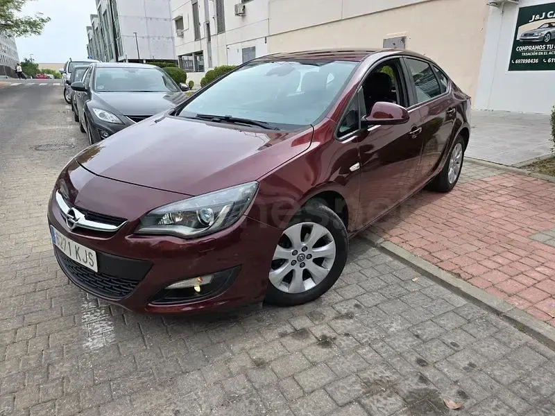 Usado Opel Astra Elegance 140 CV (102 kW) 2018 Granate Berlina