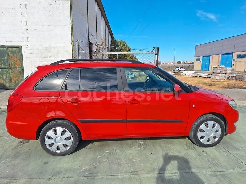 Usado Skoda Fabia Ambition 105 CV (77 kW) 2011 Rojo Familiar