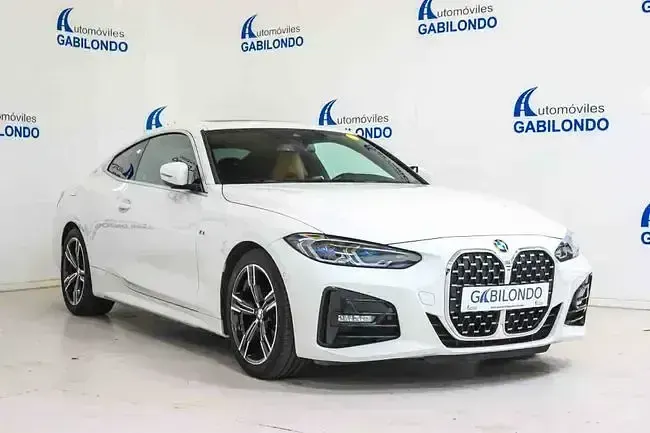 Usado BMW 420 Coupé Comfort Edition 184 CV (135 kW) 2022 Blanco Coupe