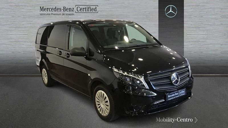 Usado Mercedes Vito 2023 Negro Van