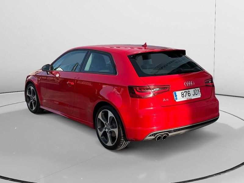 Käytetty Audi A3 S-Line 151 HP (111 kW) 2015 Punainen Viistoperä