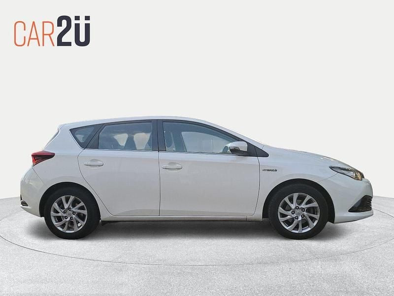 Usado Toyota Auris Hybrid Active 136 CV (100 kW) 2018 Blanco Berlina