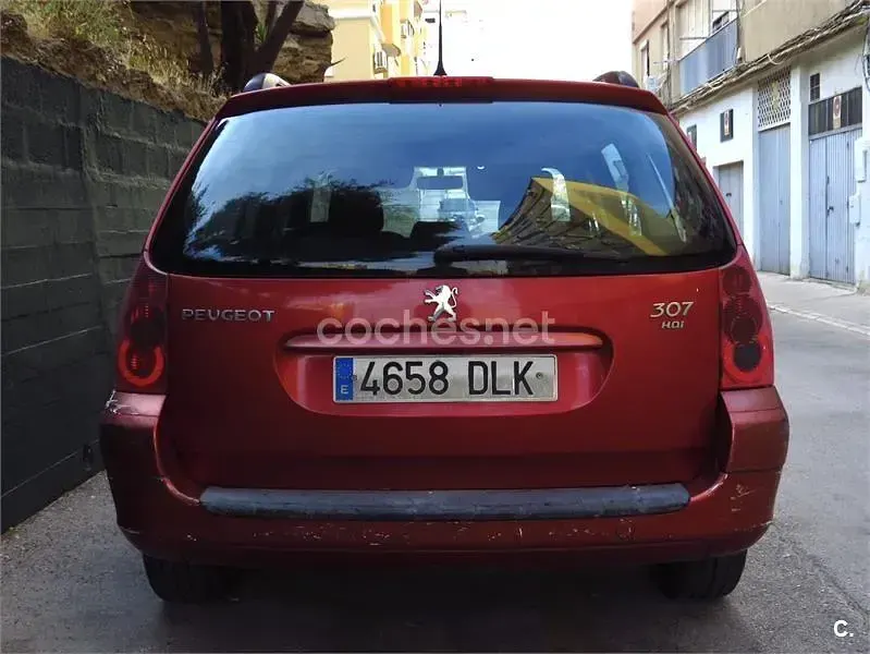Usado Peugeot 307 90 CV (66 kW) 2005 Granate Familiar
