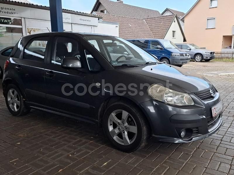 Gris / plata Usado 2011 Suzuki SX4 City SUV | 9200 € - Imagen 1/4