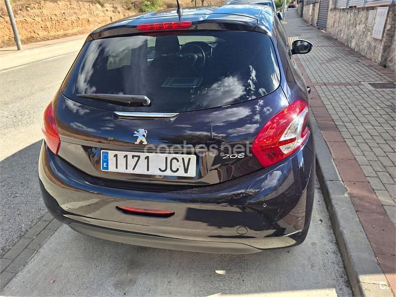 Usado Peugeot 208 Style 82 CV (60 kW) 2015 Negro Utilitario