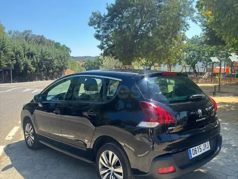 Usado Peugeot 3008 Style 120 CV (88 kW) 2016 Negro Berlina