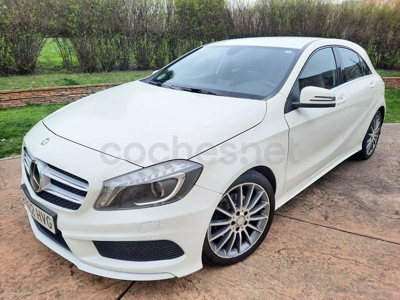 Usado Mercedes A180 AMG line 109 CV (80 kW) 2014 Blanco Berlina
