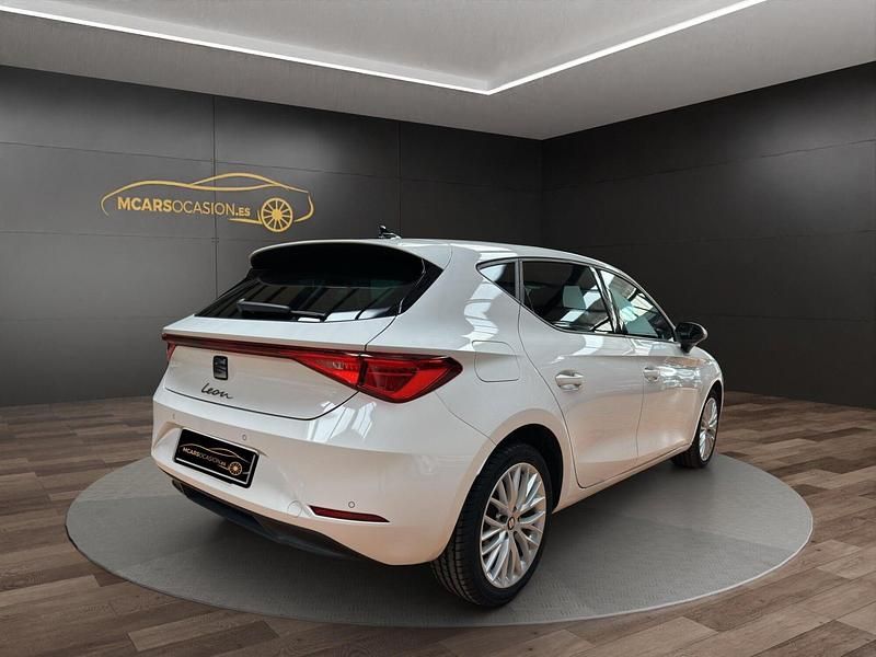 Usado Seat Leon Style 116 CV (85 kW) 2021 Blanco Utilitario
