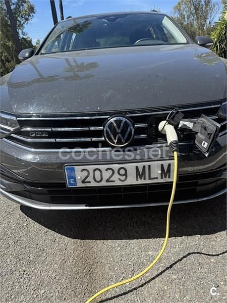 Gris / plata Usado 2021 VW Passat GTE Familiar | 23.500 € (Precio justo) - Imagen 1/4