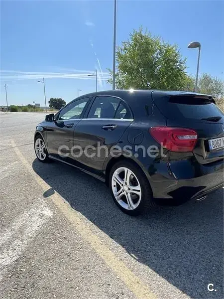 Usado Mercedes A180 Style 122 CV (89 kW) 2014 Negro Utilitario