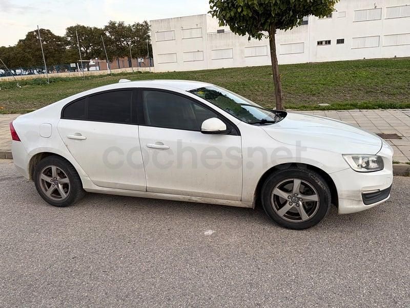 Usado Volvo S60 Momentum 120 CV (88 kW) 2018 Blanco Berlina