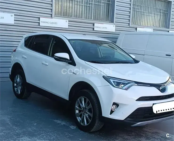 Usado Toyota RAV4 Hybrid Advance 197 CV (144 kW) 2017 Blanco SUV