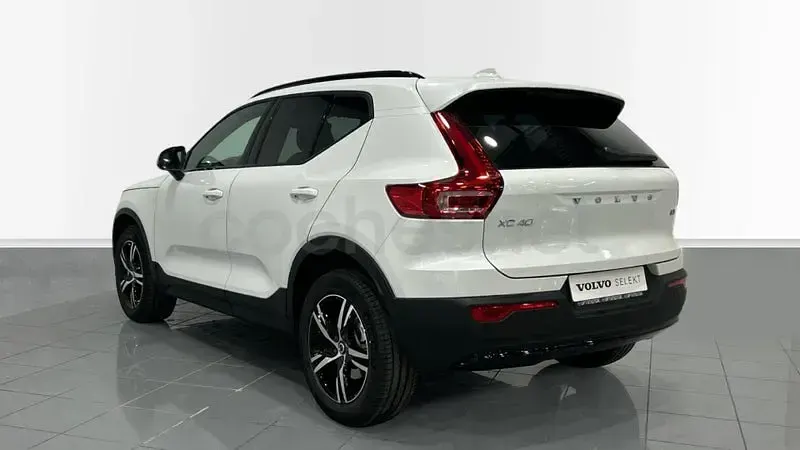 Usado Volvo XC40 Plus 163 CV (119 kW) 2025 Blanco SUV