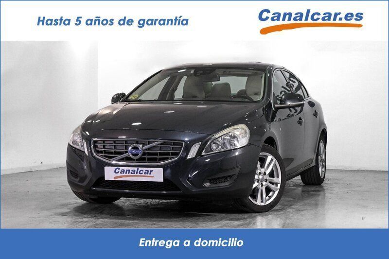 Negro Usado 2012 Volvo S60 Momentum Berlina | 10.425 € - Imagen 1/4