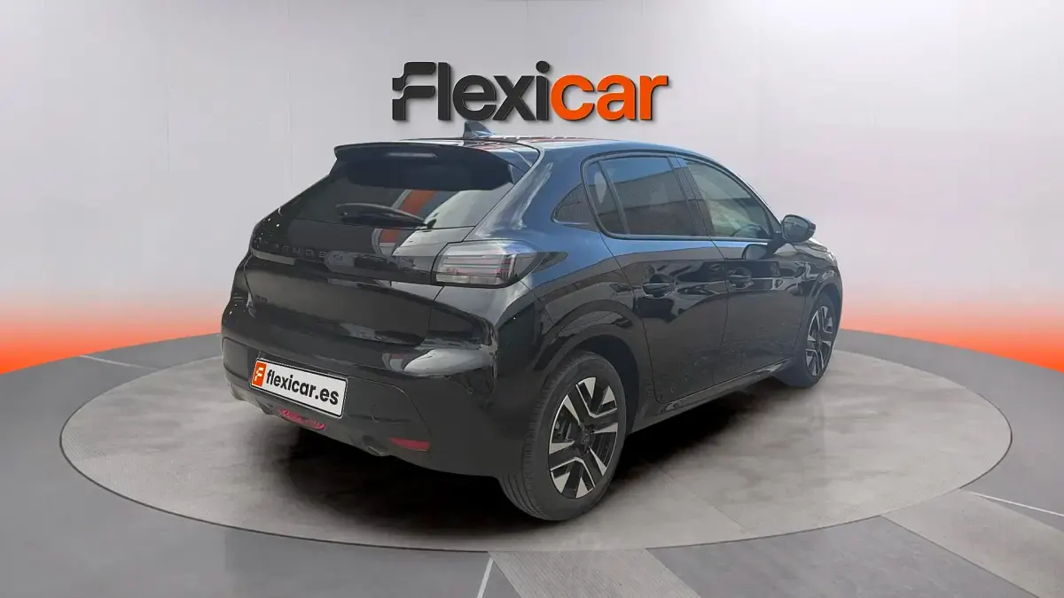 Usado Peugeot 208 Allure 101 CV (74 kW) 2025 Negro Utilitario