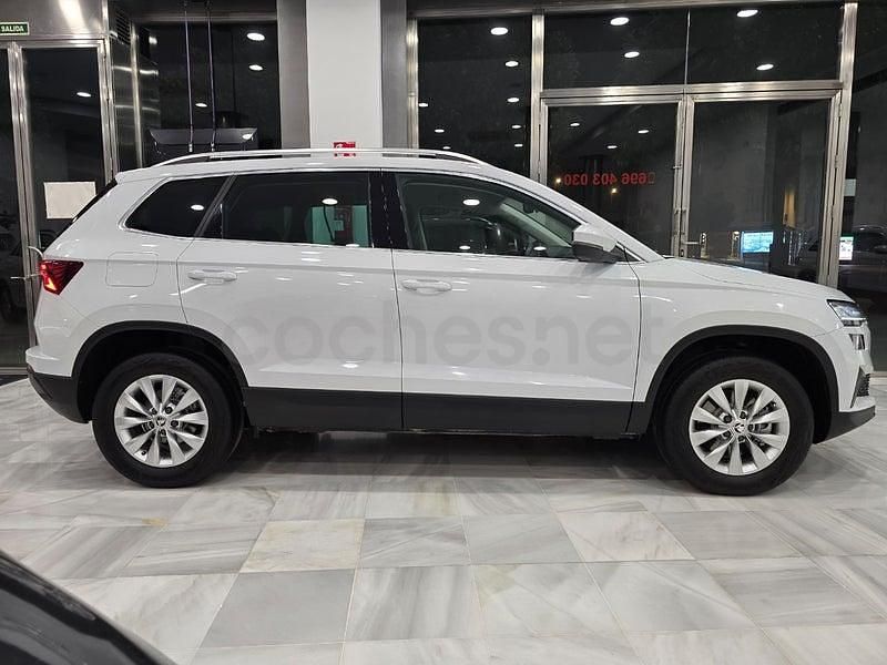 Usado Skoda Karoq Ambition 115 CV (84 kW) 2023 Blanco SUV