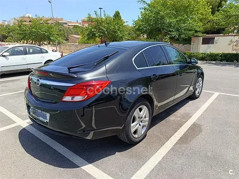 Usado Opel Insignia Essentia 140 CV (102 kW) 2010 Negro Berlina