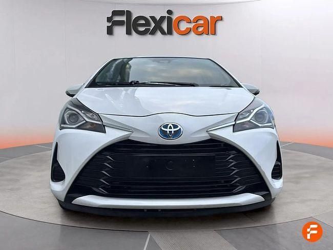 Usado Toyota Yaris Hybrid 100 CV (73 kW) 2019 Blanco