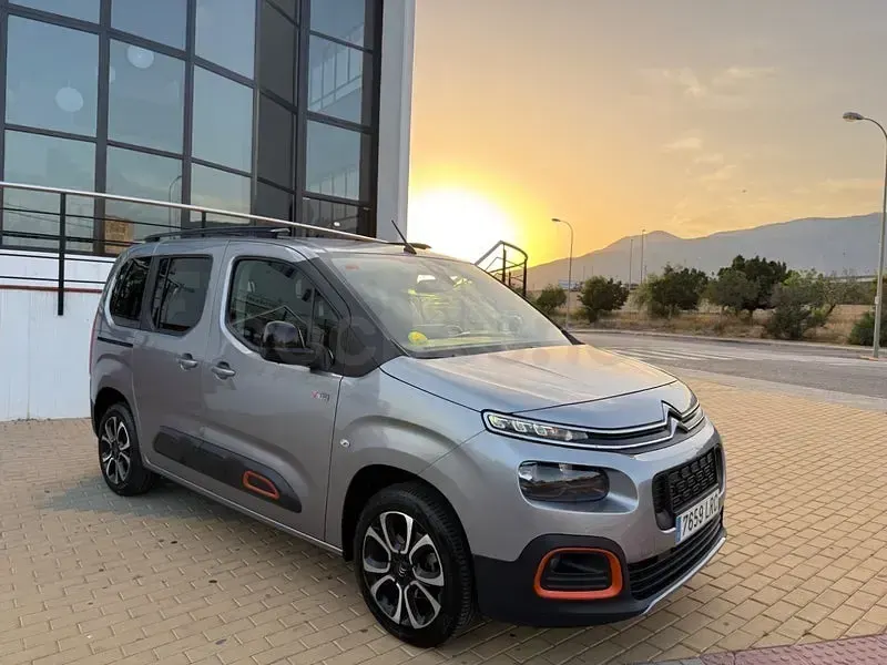 Usado Citroën Berlingo Business Class 102 CV (75 kW) 2021 Gris / plata Monovolumen
