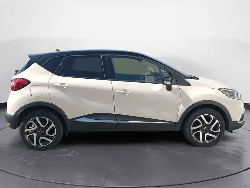 Usado Renault Captur Zen 90 CV (66 kW) 2016 Marrón SUV