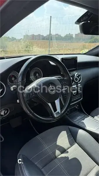 Usado Mercedes A180 Style 109 CV (80 kW) 2015 Rojo Utilitario