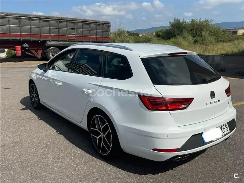Usado Seat Leon ST FR 150 CV (110 kW) 2017 Blanco Familiar