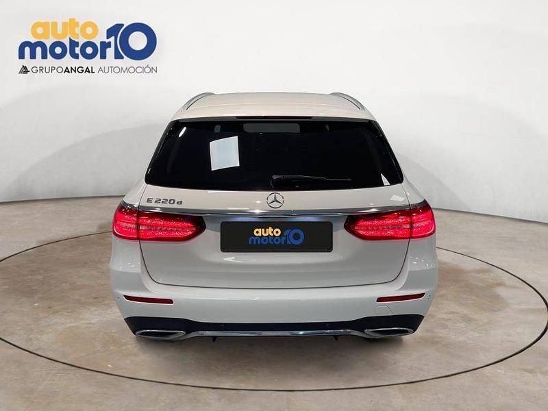 Usado Mercedes E220 194 CV (142 kW) 2018 Blanco Familiar