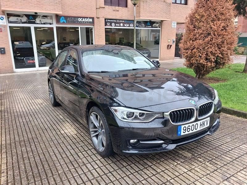 Usado BMW 318 Sport Line 143 CV (105 kW) 2012 Negro Berlina