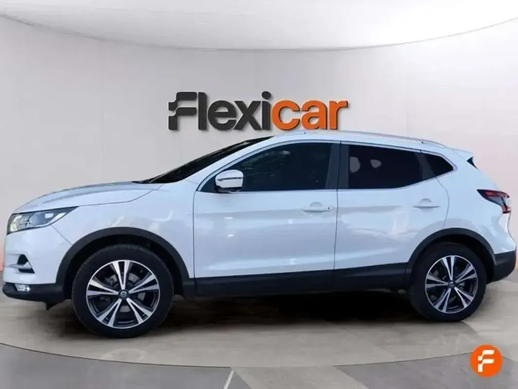Käytetty Nissan Qashqai N-Connecta 116 HP (85 kW) 2018 Valkoinen Katumaasturi