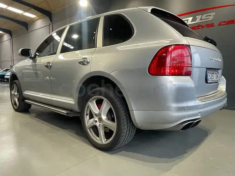 Usado Porsche Cayenne Turbo 450 CV (330 kW) 2004 Gris / plata SUV