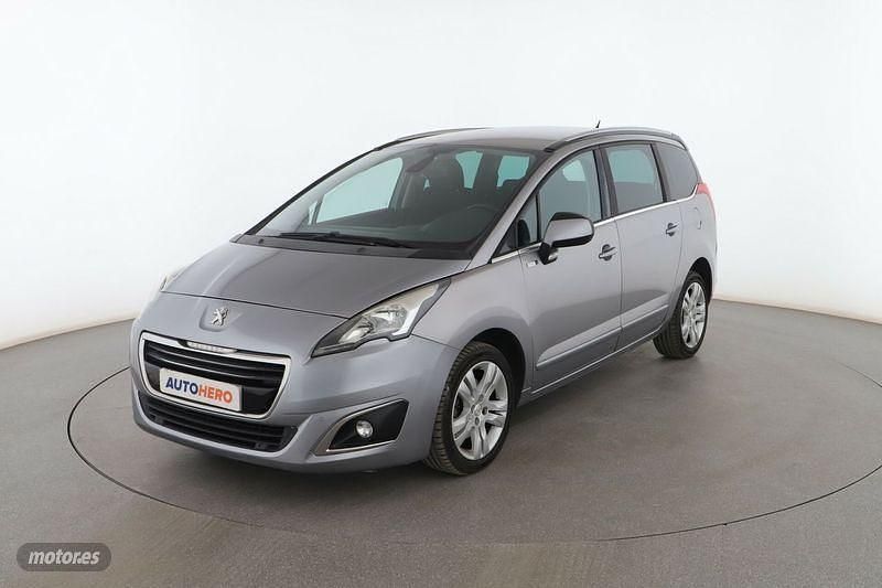 Gris Usado 2016 Peugeot 5008 Style Monovolumen | 9699 € (Buen precio) - Imagen 1/3