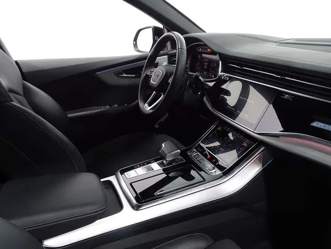 Usado Audi Q8 Sport 286 CV (210 kW) 2024 Gris SUV