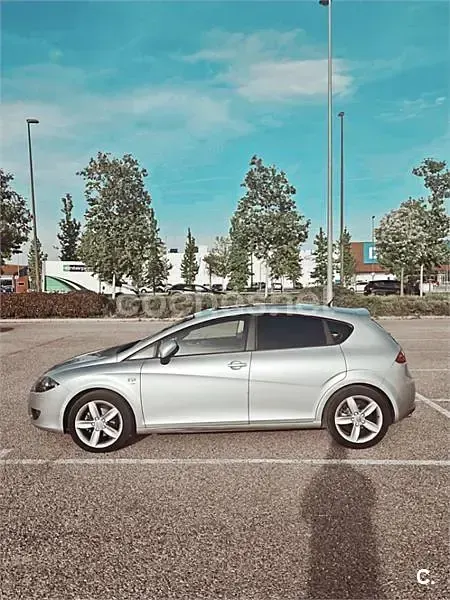 Usado Seat Leon Sport 140 CV (102 kW) 2008 Gris / plata Utilitario