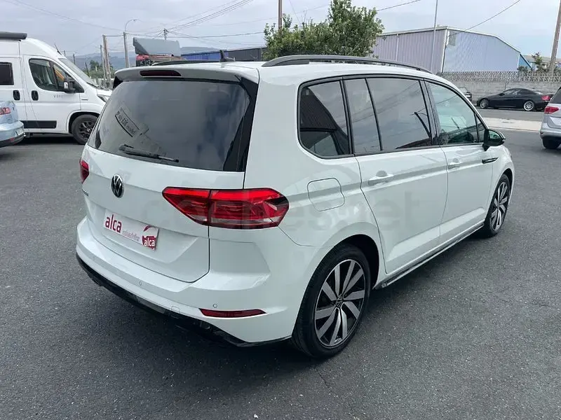 Usado VW Touran Sportline 150 CV (110 kW) 2021 Blanco Monovolumen