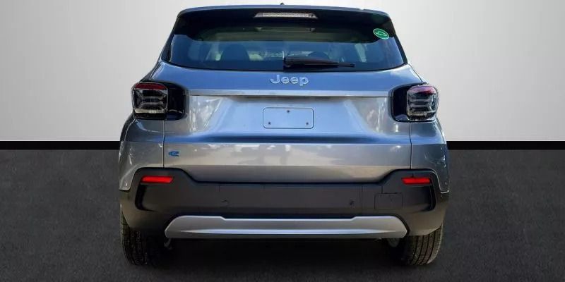 Usado Jeep Avenger EV Altitude 114 kW (156 CV) 2023 Rojo SUV