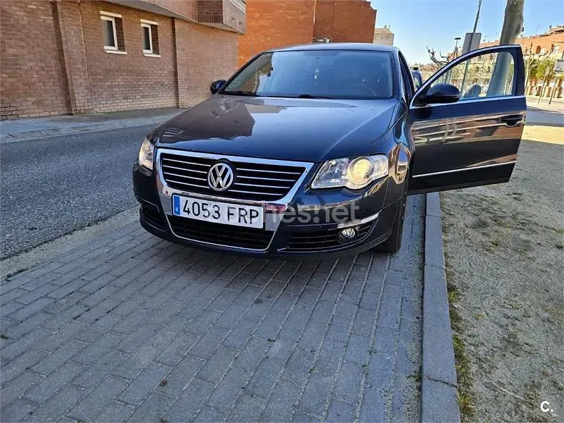 Usado VW Passat Highline 140 CV (102 kW) 2007 Negro Berlina