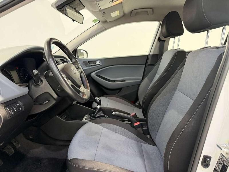 Usado Hyundai i20 84 CV (61 kW) 2018 Blanco Utilitario