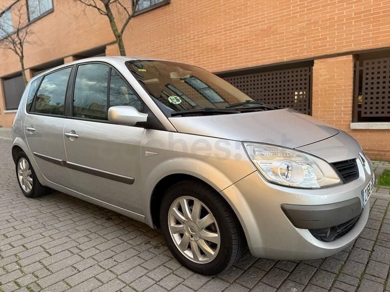 Usado Renault Scénic II 105 CV (77 kW) 2008 Gris / plata Monovolumen