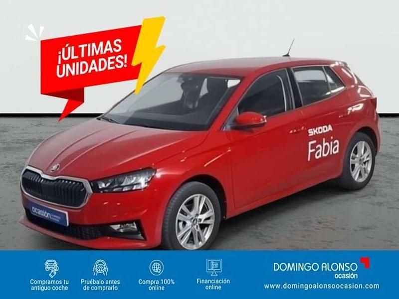 Usado Skoda Fabia Selection 95 CV (69 kW) 2025 Rojo Utilitario