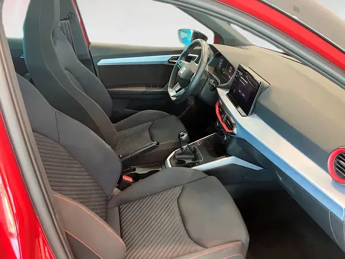 Usado Seat Arona FR 115 CV (84 kW) 2025 Rojo SUV