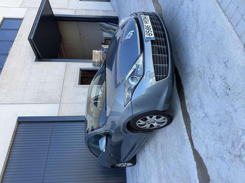 Usado Renault Laguna Coupé 150 CV (110 kW) 2011 Gris Coupe